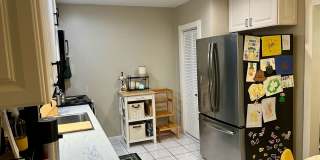 3/2 Duplex Conveniently Situated in an Established Neighborhood! Gallery 11