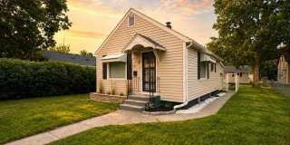 Charming Downtown Historic Fully Furnished Rental Gallery 1