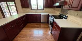 Large 5BR/3.5 Bath in Elm Heights. Available Now! Gallery 41
