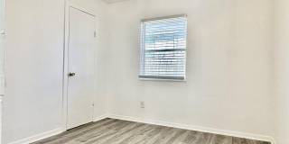 2906 E 12th ST Gallery 7