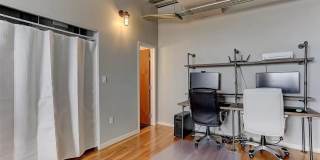 Beautiful and Spacious Loft-Style Condo 1 Bed/1.5 Bath Near Ballpark Gallery 13