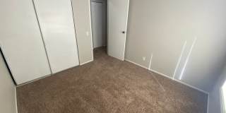 Spacious Aurora Townhome Gallery 10
