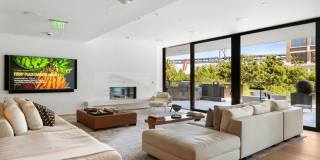 1 Steuart LN 702 Gallery 42