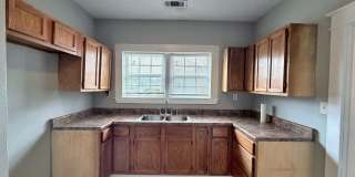 Renovated 2 bedroom Duplex NOW AVAILABLE!! ~ Minutes from midtown/downtown Memphis Gallery 8