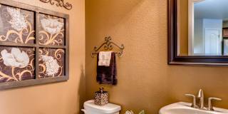 Beautiful 3 bedroom townhouse in gated community available! Gallery 10