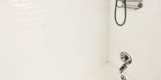 Annual furnished/Seasonal/short term 2 bedroom 1 1/2 bath top floor, renovated condo near Siesta Key! Gallery 21