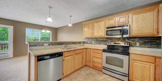 Charming 3BR Townhome in Lincoln Gallery 6