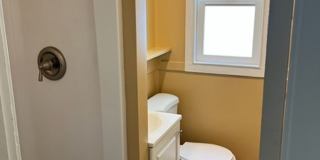 Cozy 2 Bedroom South Seattle Home with Yard Gallery 5
