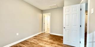 Newly Renovated One Bedroom Duplex - Move In Special! Gallery 5
