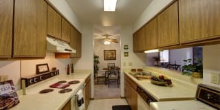Emerald Pointe Apartments Gallery 17