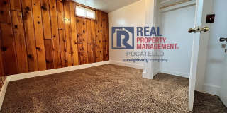 4 bedroom 2 bath - 1 Car Detached Garage - Small dog negotiable Gallery 25