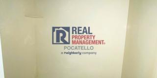 MOVE IN SPECIAL - 2 Bed 1.5 Bath Town Home - 1 Car garage Gallery 15