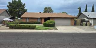 3 Bed House near Peoria and 67 Ave Gallery 1