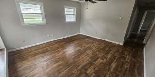 Comfortable 3-Bedroom Ranch with Garage and Private Yard Gallery 14