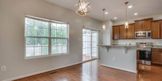 Lovely Townhome with 2 Car Garage Lovely Townhome with 2 Car Garage Gallery 9