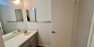 **$500 Move in Special**  Updated Spacious 1 bed/1 bath in Aurora Gallery 16
