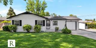 Spacious Corner Lot 3 Bed / 1 Bath Home in White City! Gallery 1