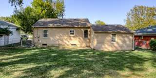 2 Bedroom With Oversized Garage & Prime Location Near 90th & Blondo!! Gallery 22