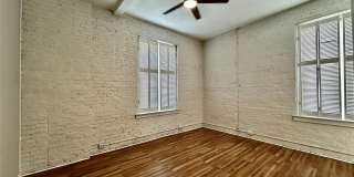 229 N Poplar Street Gallery 16