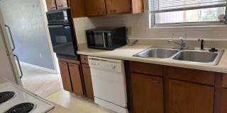 Convenient Leesburg Living – Walk to Leesburg High School! Gallery 4