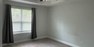 Like new home on cul-de-sac lot with 3 bedrooms, loft and 2.5 bathrooms! Gallery 12
