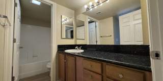 MELROSE DISTRICT CONDO WITH HUGE MOVE-IN SPECIAL – HALF OFF FIRST & SECOND MONTH’S RENT! Gallery 31