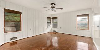 Live Close to Campus! 4 Bed/2 Bath Available for August 2026 Move-in! Gallery 9