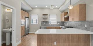 2 Bed, 1 Bath Townhouse with Roof Top Deck Gallery 3