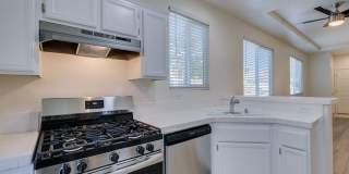 SUMMERLIN BEAUTY*UPGRADED*COMMUNITY POOL*3 BEDROOMS*STAINLESS STEEL APPLIANCES* Gallery 21