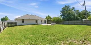 Nixa 3 bed 2 bath 2 car garage home! Gallery 7