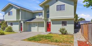 Great 3 Bedroom Townhome with Garage! Gallery 1