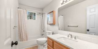 Beautiful 3BR Home in Forbes Lake – North Rose Hill, Kirkland Gallery 17