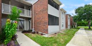 Spacious Condo Living in a Prime St. Petersburg Location! 2bed | 1bath Spacious Condo Living in a Prime St. Petersburg Location! 2bed | 1bath Gallery 1