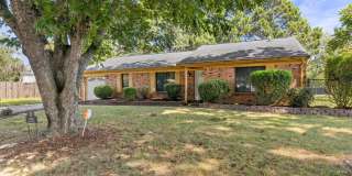 Beautiful 4-Bedroom Ranch with Pool in Charlestown Lakes Gallery 1
