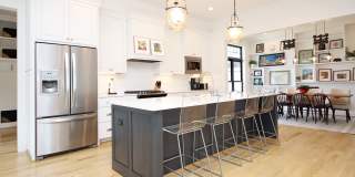 Beautiful, Custom-Built Lochlyn Hill Home Gallery 11