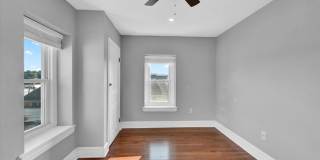 205 HERMITAGE Street Gallery 17