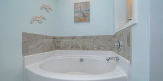 Rare Lake Murray rental located in Lexington! Fully Furnished 6 month lease Gallery 24