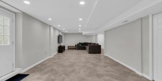 7707 LAKE GLEN Drive Gallery 39