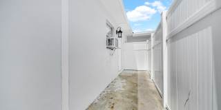 1041 Northeast 9th Avenue Gallery 16