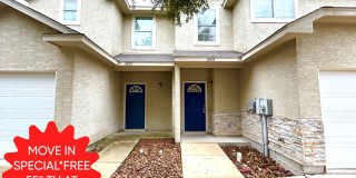 *MOVE IN SPECIAL* Updated 3BD/2.5BA Two-Story Duplex with New Carpet & Fenced Yard! Gallery 1
