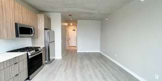 4611 N Broadway Gallery 4