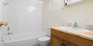 Woodlake Apartments of Indianapolis Gallery 4