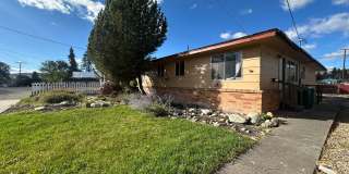 2-Bedroom Home with Garage Near Sky Lakes and OIT Gallery 1