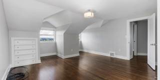 Historic Laurelhurst Home ~ Quiet Neighborhood~ Stunning Water View! 4 Mins to U Village/UW Historic Laurelhurst Home ~ Quiet Neighborhood~ Stunning Water View! 4 Mins to U Village/UW Gallery 20