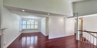 Charming 4 Bedroom Residence with Expansive Yard Gallery 7