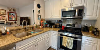 Modern Bungalow with W/D + A/C! Assigned Parking Included & 1 Garage Storage! Gallery 7