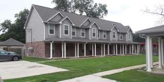 2004 Pecan Street Gallery 1