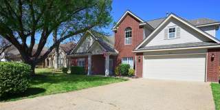 AMAZING 4 (or 5) bedroom home with a relaxing back yard! Gallery 1