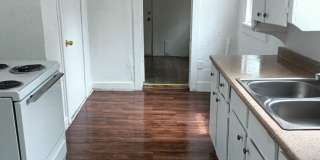 Beautiful 3 Bed / 1 Bath Home with Large Yard! Gallery 9