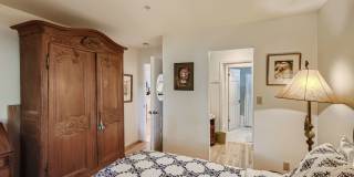 Ideal Downtown 1 BDR Close to Shops & Trails Gallery 5